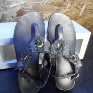 Kenneth Cole Reaction Glamathon Flat Sandals - Size 7 M